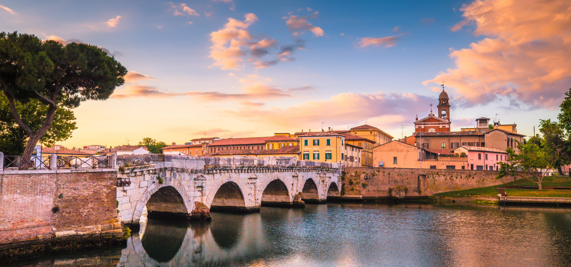 AdobeStock_239526200_rimini_italija