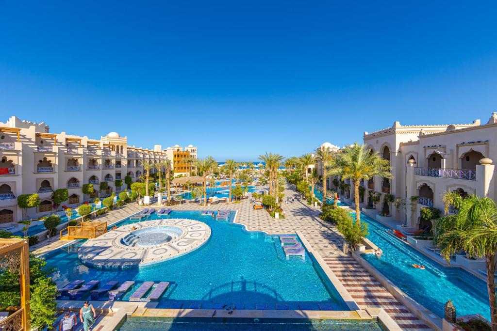 The Grand Palace 5*